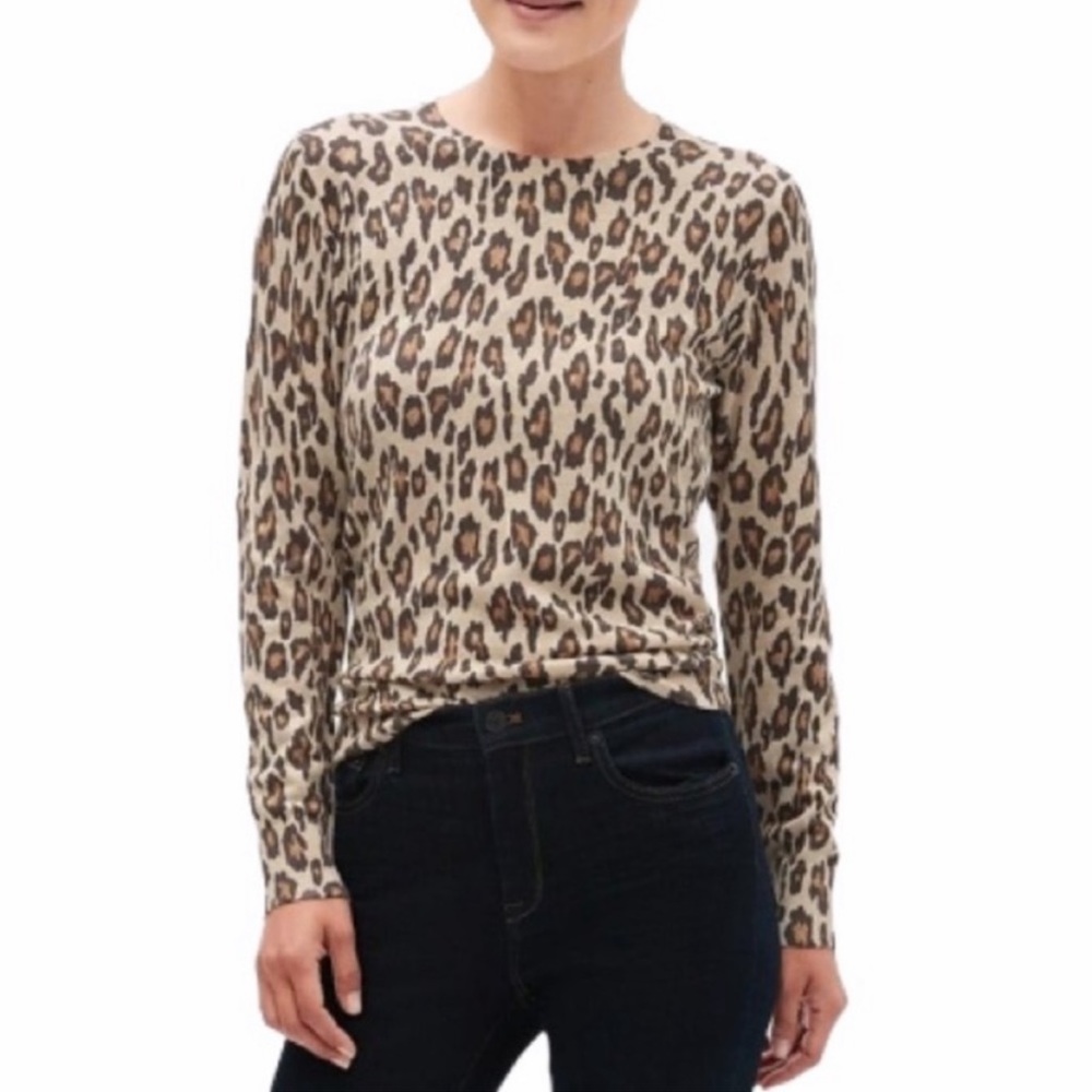 Banana Republic crew neck sweater. Size x small. Gently used. Thin sweater.